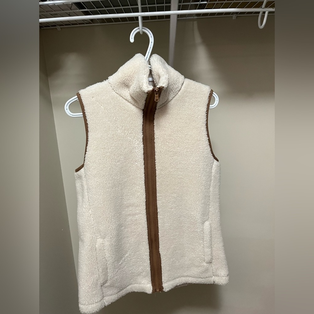 White Chaps Faux Shearling Hiking Vest SM Like New (LN)